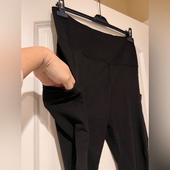 Charlie’s Project black athletic leggings with pockets - Picture 2 of 10